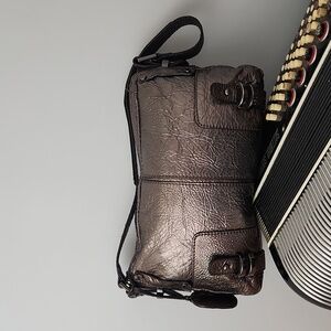 GORGEOUS BCBGMAXAZRIA SILVER LEATHER HANDBAG